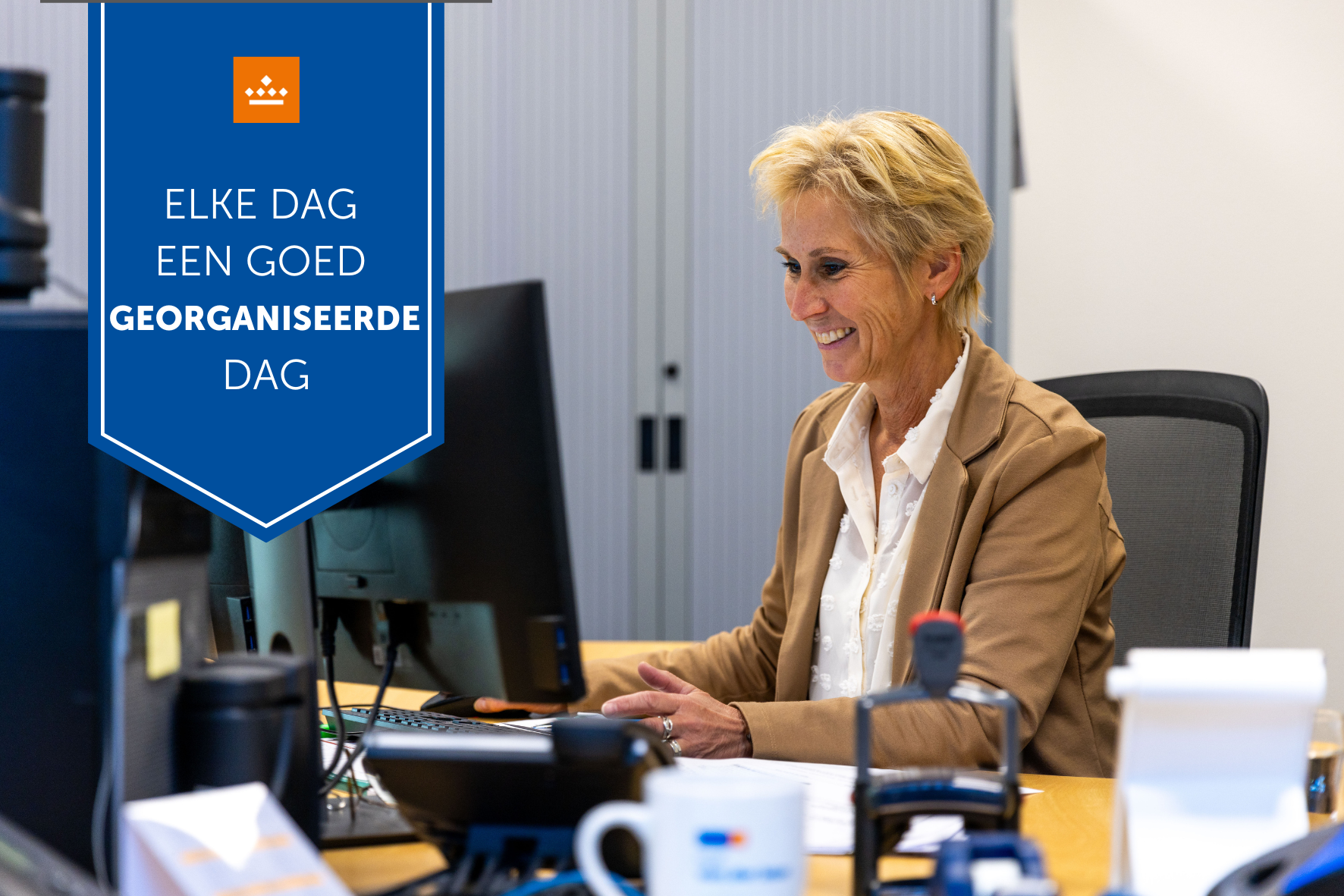 Kroon op je werk Vacaturefoto's met vaandel